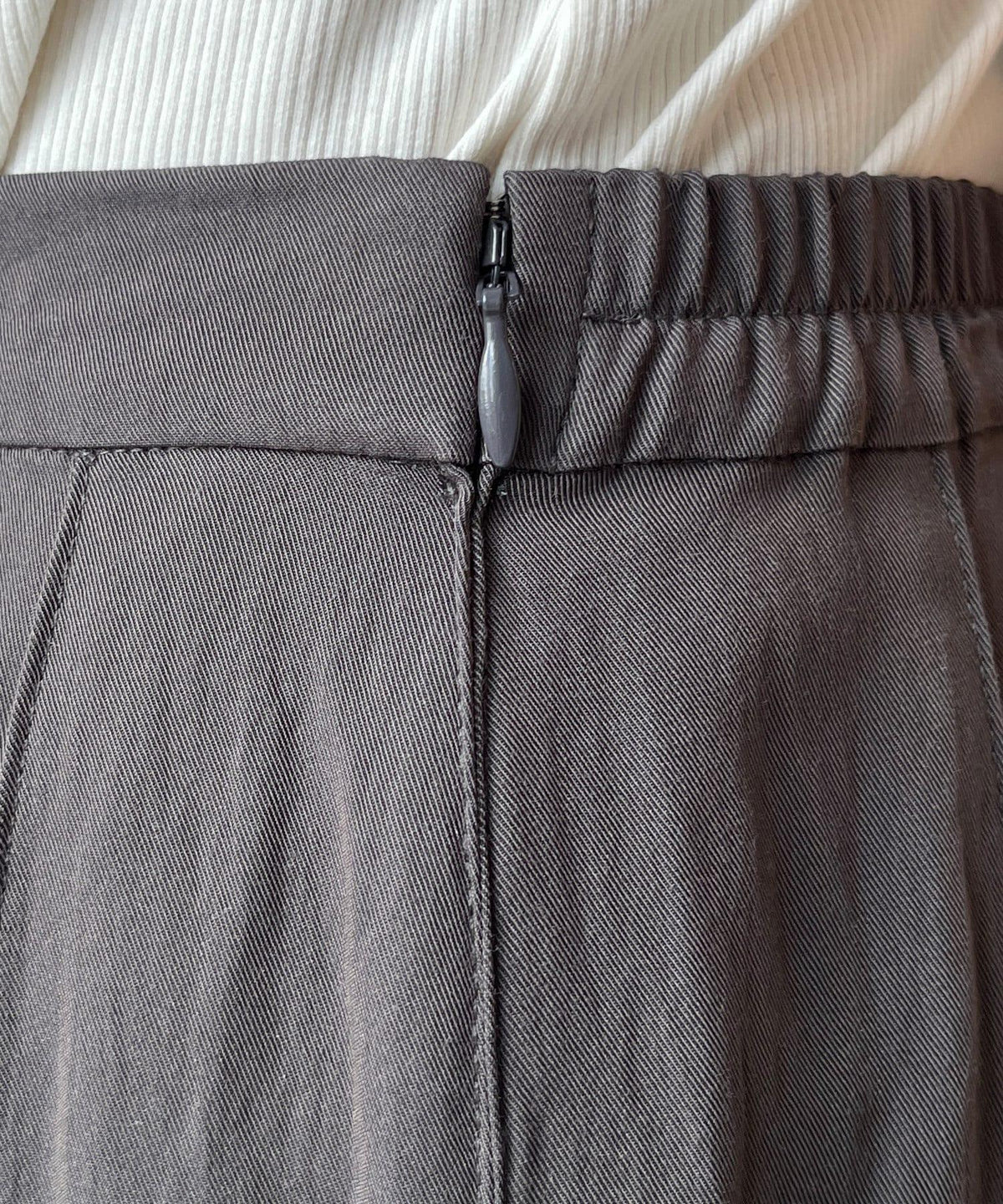 163047334