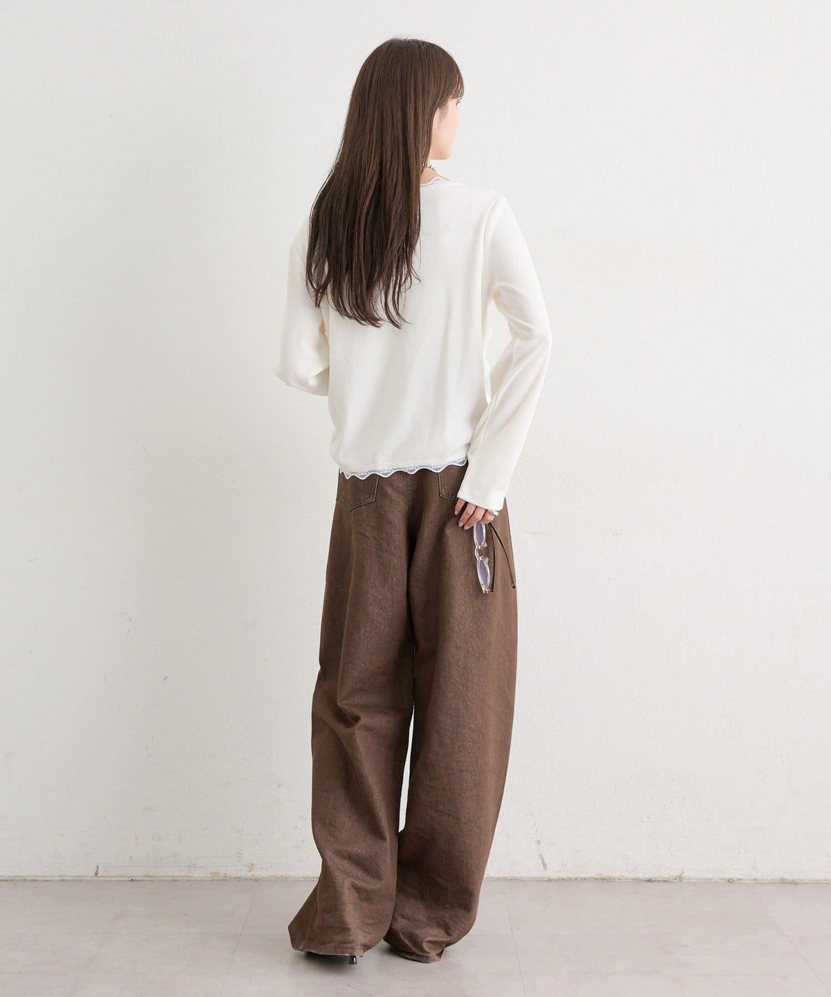 173644090