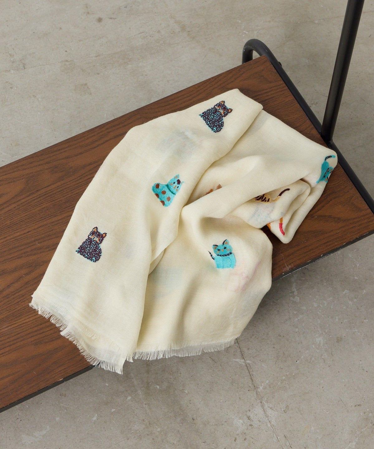 173975872