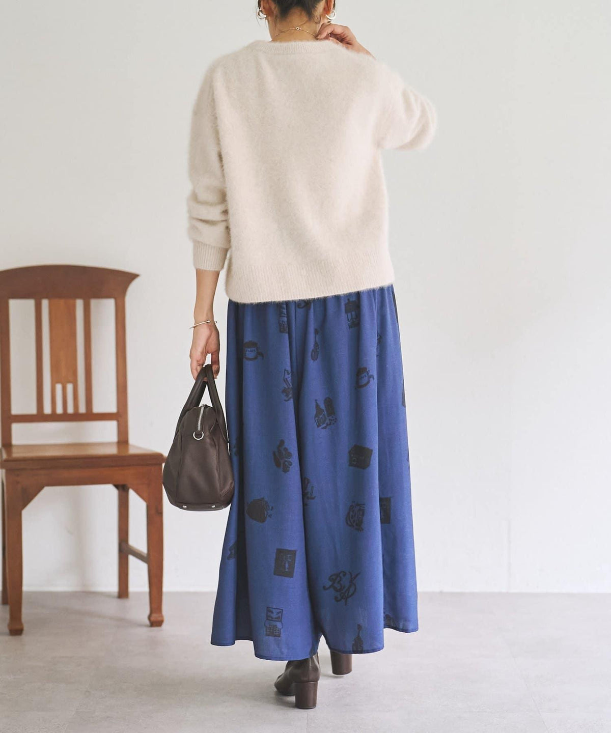 173581376