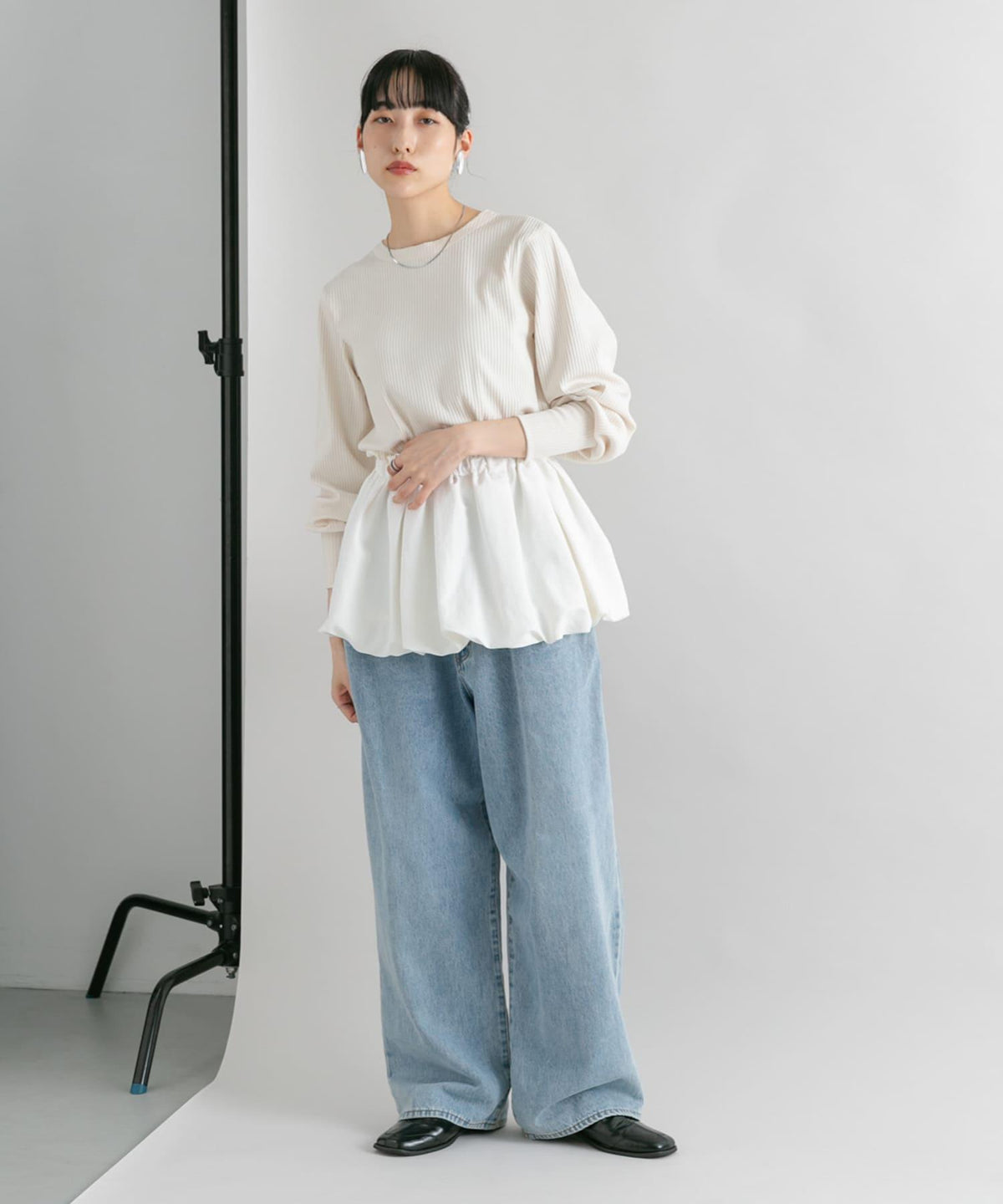 166185049
