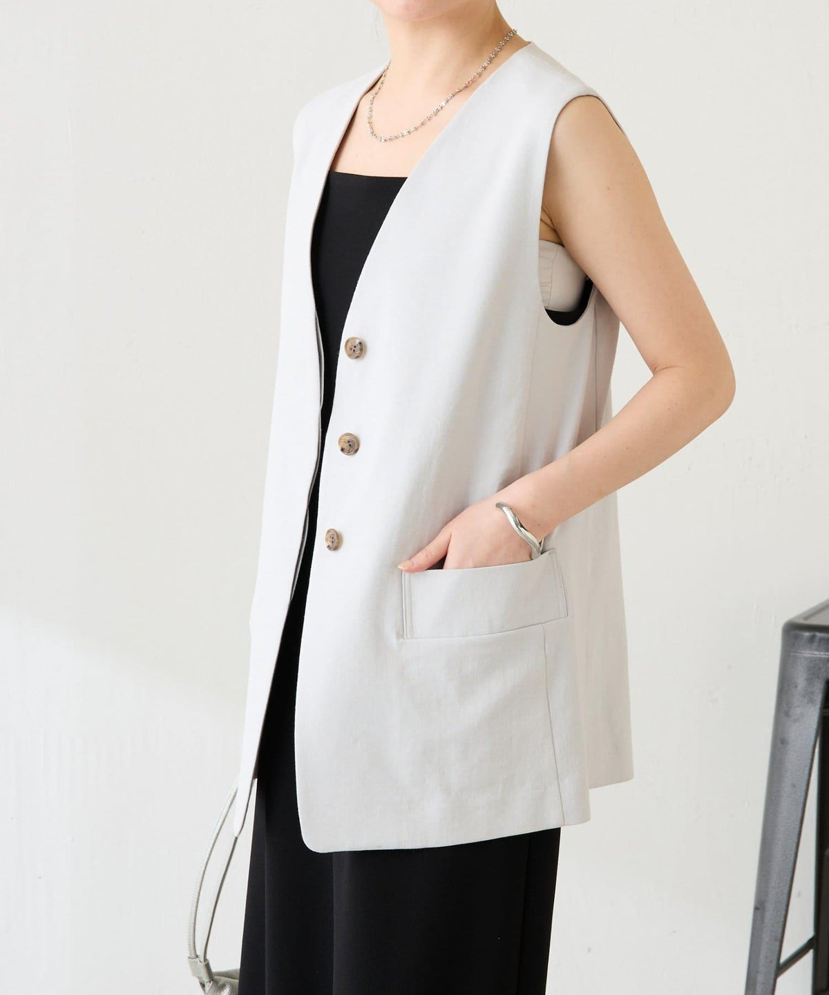 168813735