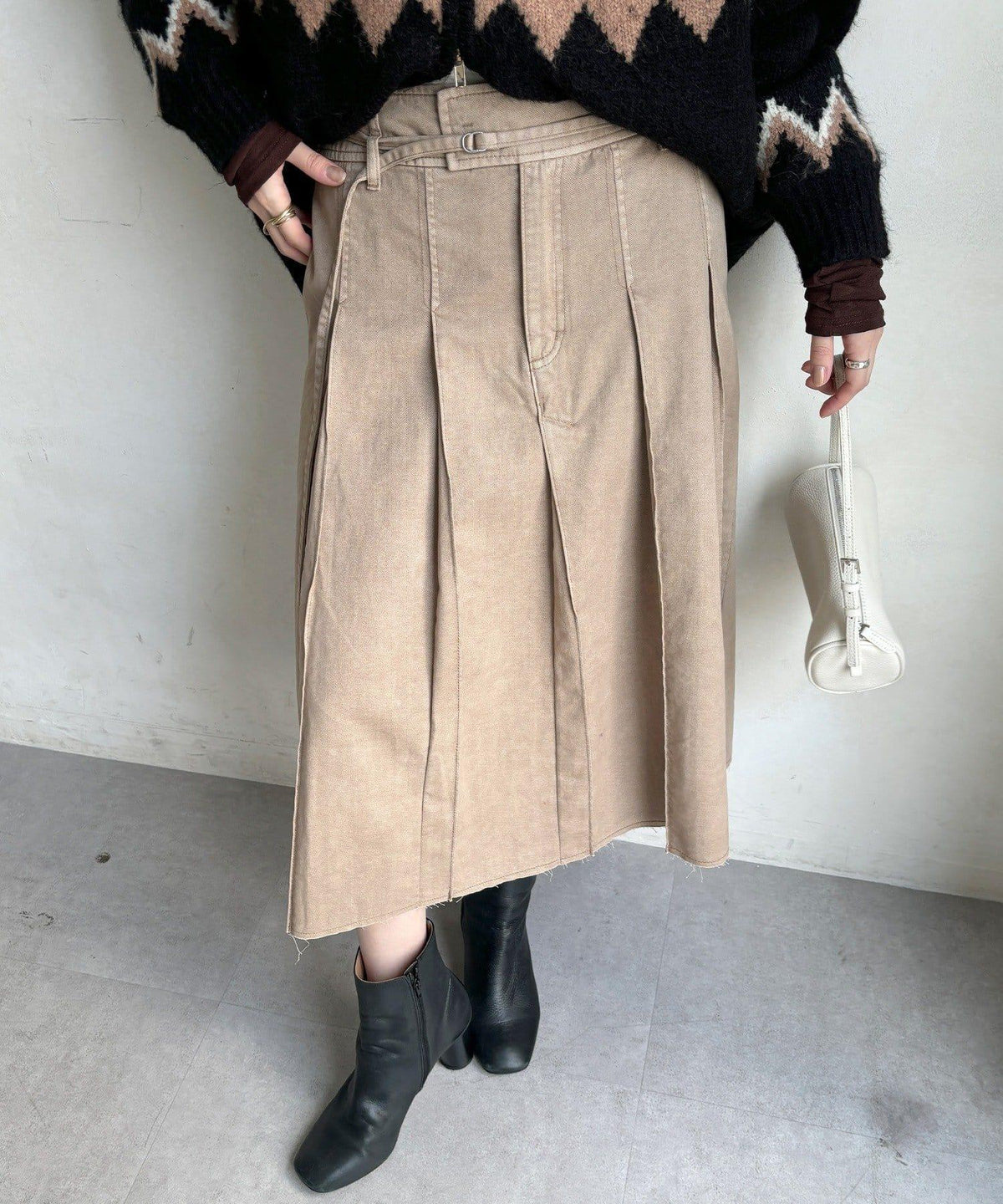 173772826
