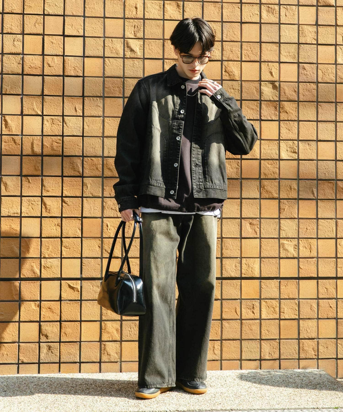 166072656